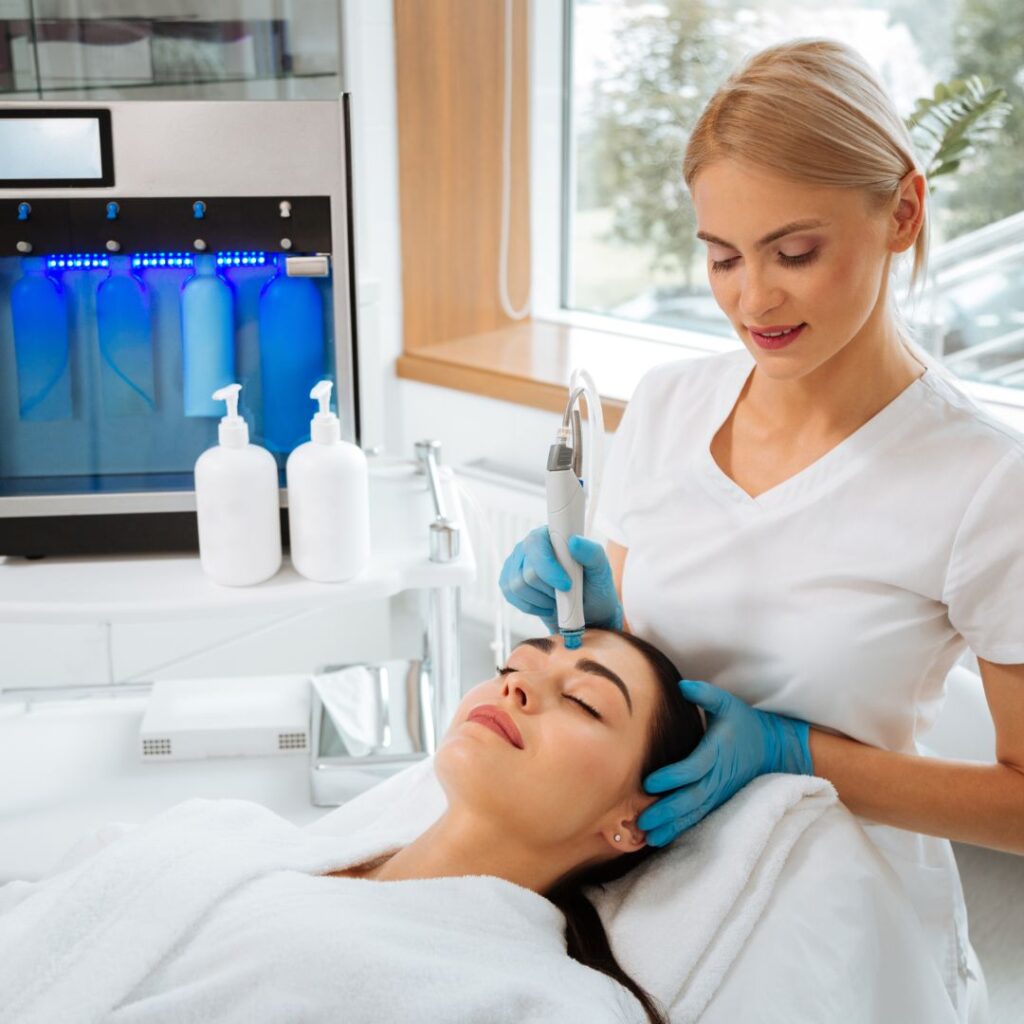 A women taking Best Hydrafacial in Jayanagar at facelit